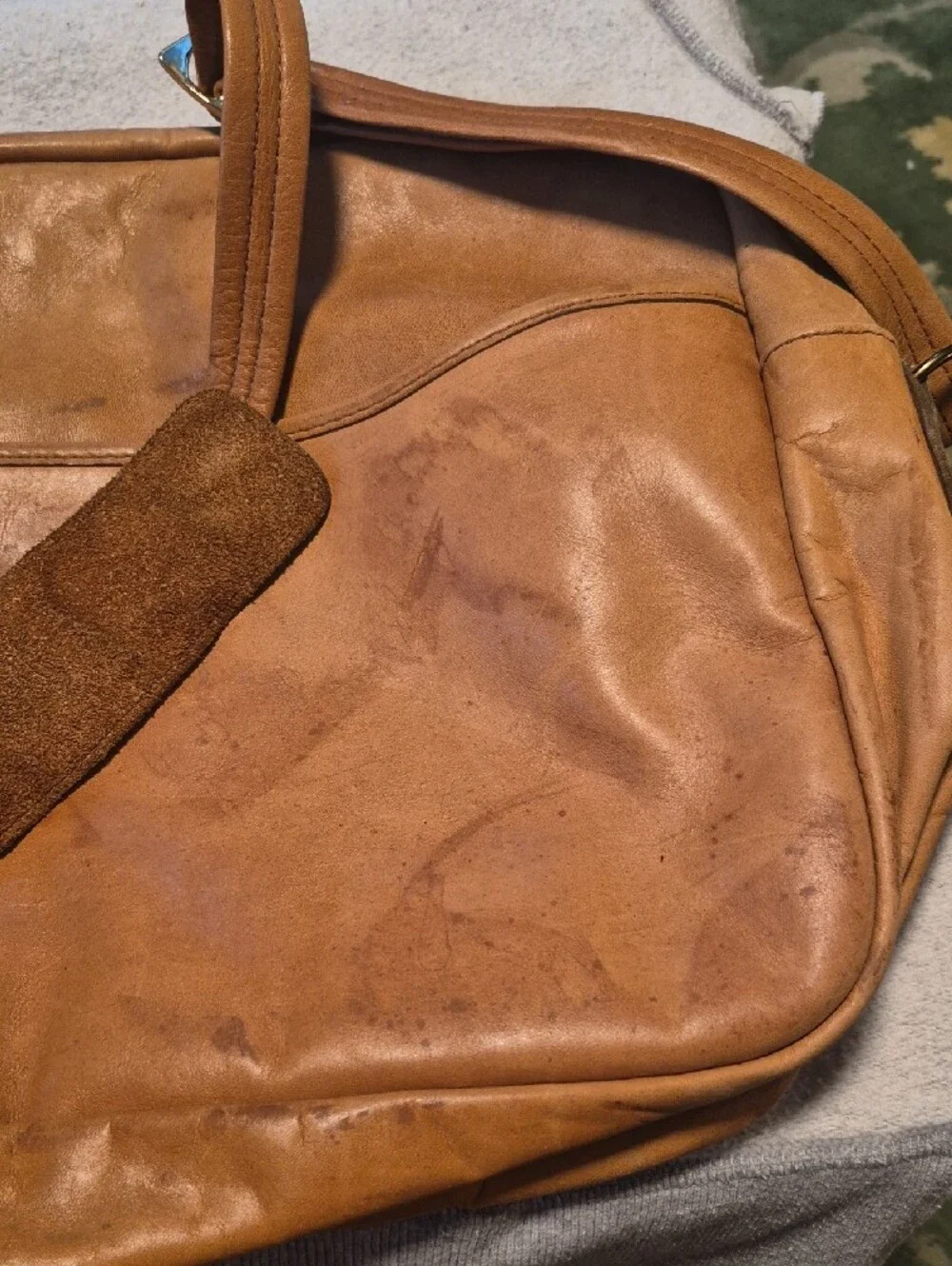 Classic Tan Leather Messenger Bag with Front Zip Pocket